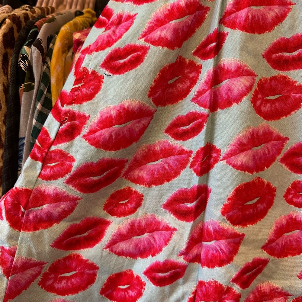 RETROLICIOUS Red & Pink Lips Kiss Print Cotton Skirt Size XL Pockets Glitter - Picture 6 of 7